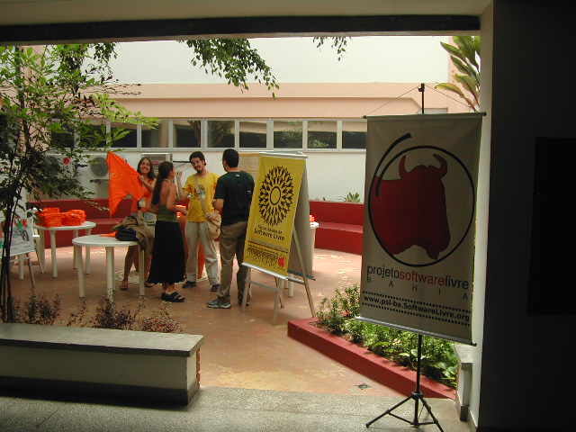 Stand PSL-BA: Exposição de banners e venda de camisas